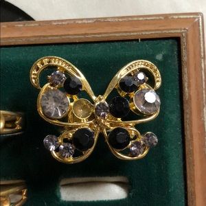Butterfly ring with adjustable band